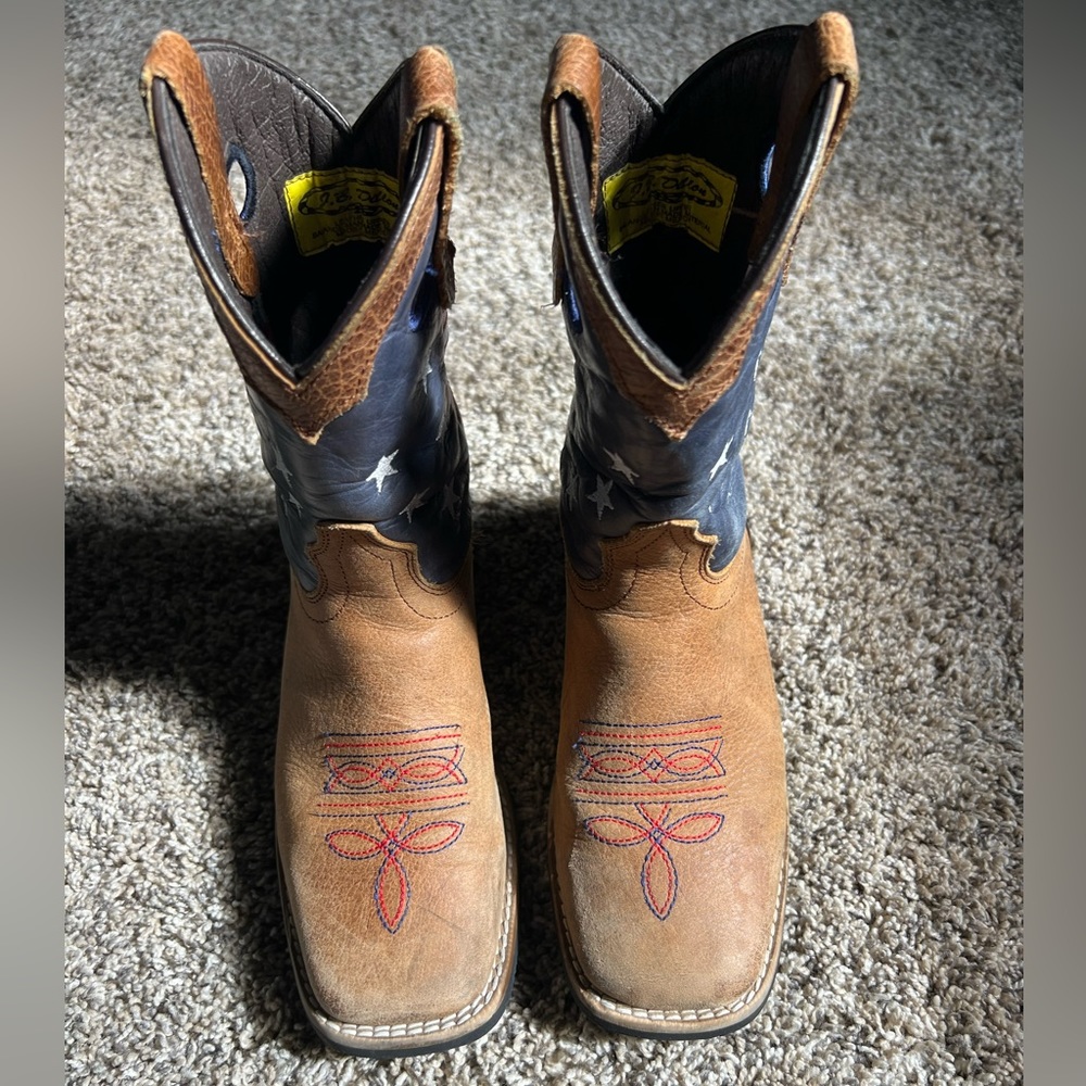 Boys American flag pull on cowboy boots. Size 13.5